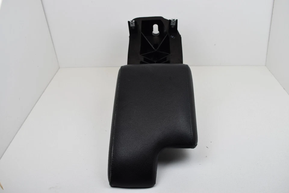 Оригинальная черная кожаная крышка подлокотника для центральной консоли BMW 325i 2001-2005 годов выпуска - Изображение 3 из 4