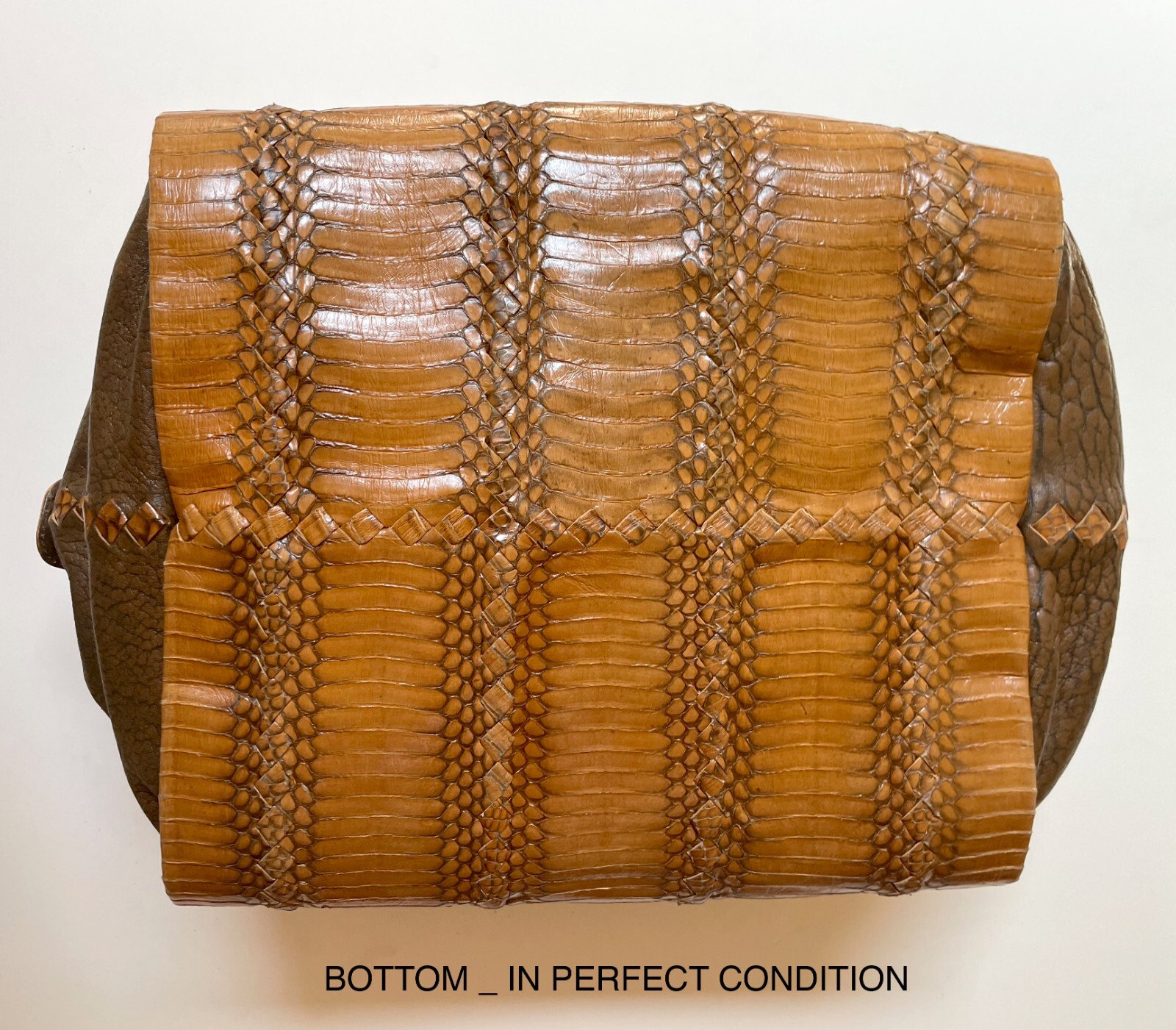 AUTHENTIC BOTTEGA VENETA DESIGNER BAG - image 6