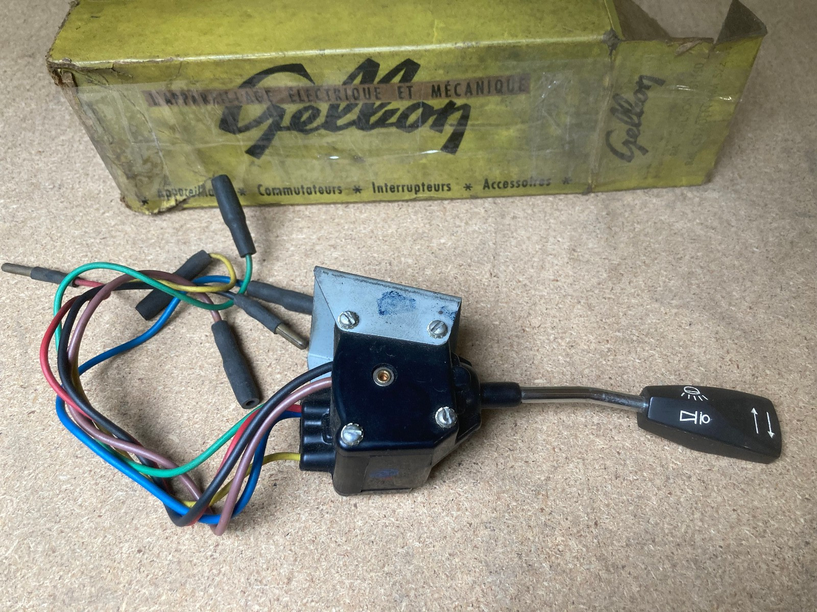 Commodo clignotant Gelbon Clavlux 61460 pour Citroën Ami 8 de 1969