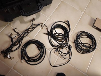 Mehrere Gitarrenkabel   Monster Cable, Roland, Harley Benton, Boss, MXR usw.