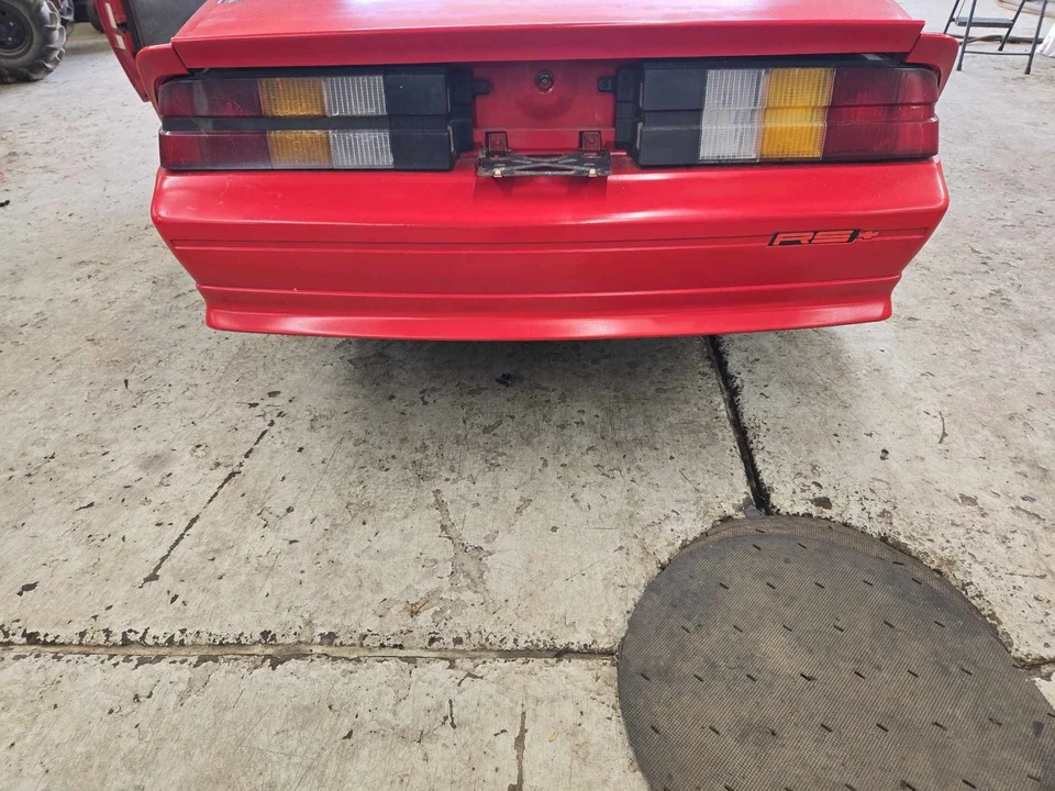 Used Rear Bumper Assembly Rear fits: 1992 Chevrolet Camaro Rear Grade C Foto 2 de 4