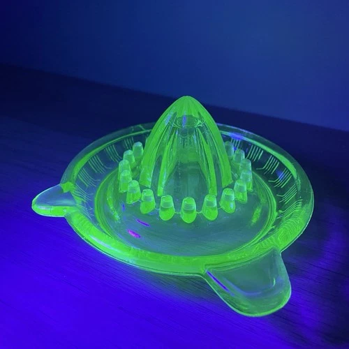 Vintage Federal Green Depression Uranium Vaseline Citrus Squeezer Lemon Juicer