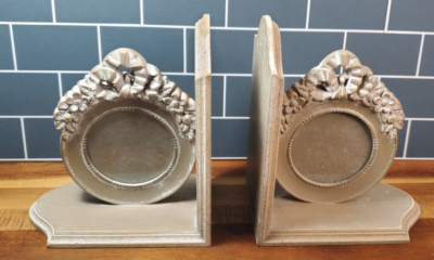 Grey Washed Ornate Antique Style Wood Bookends With Round Picture Frames 7.5'' H