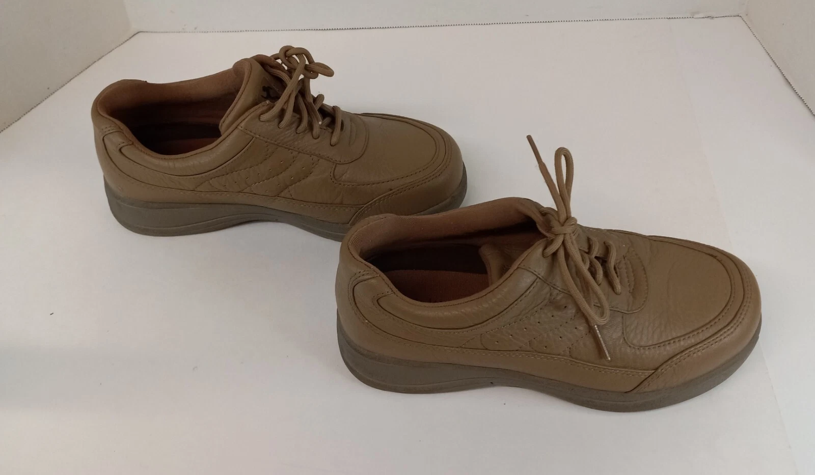 Chaussures femmes Supremes taille 5,5 WW cuir confort antidérapant en guc