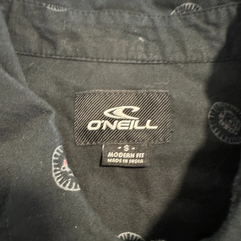 Camisa O'Neill Botón Frontal Negra Lunares Calce Moderno Para Hombre Talla Pequeña Foto 3 de 4