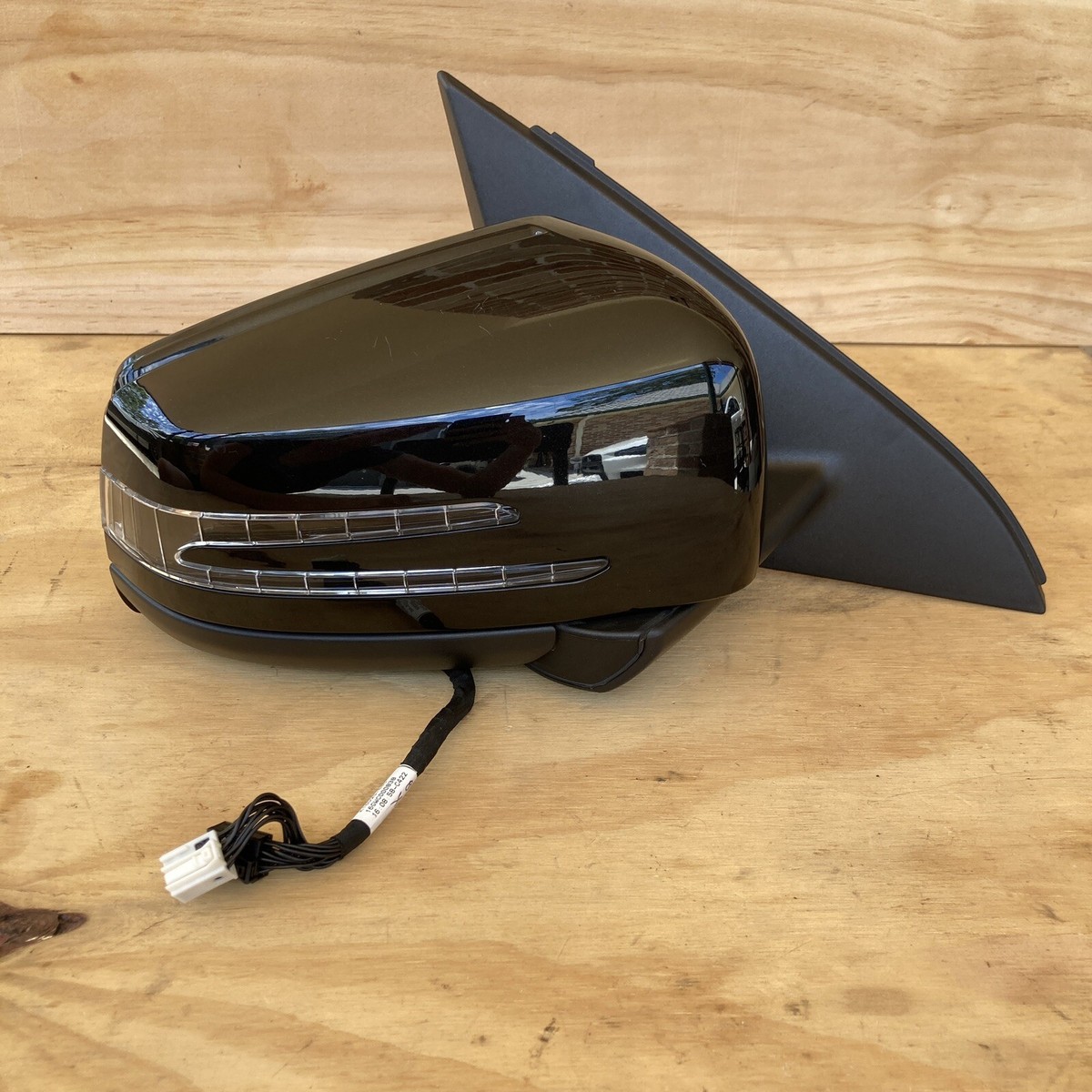 genuine mercedes OEM W176 RIGHT mirror cosmos black frame glass 