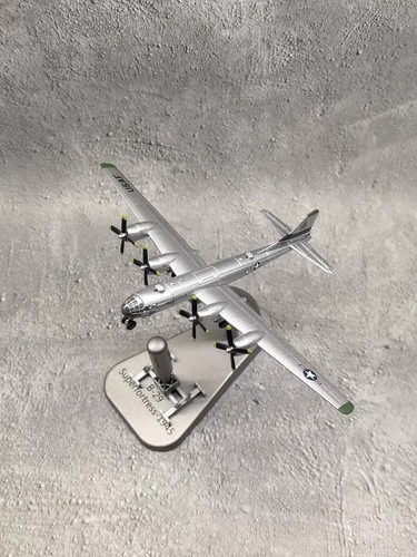 1:300 B-29 Superfortress +Little boy nuclear bomb Model - Picture 1 of 10