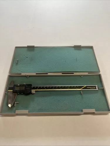 Mitutoyo Vernier Caliper 0-200mm CD8"C 500-172 good Working Condition In Box