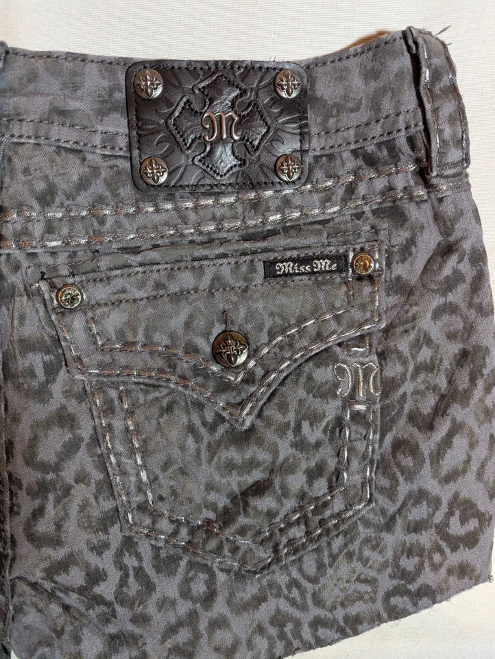 Женские шорты Miss Me 30 с вырезом фирменный подъем леопардовый принт серые черные - Изображение 2 из 4