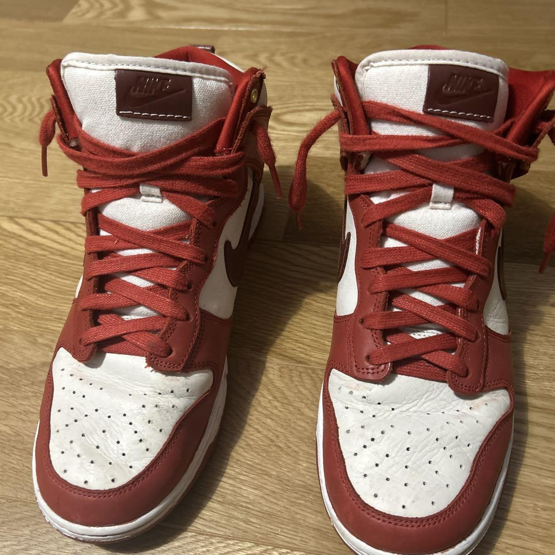 Nike Dunk High Men's Sneakers US 9.0 - Stylish Colorway, Gently Used