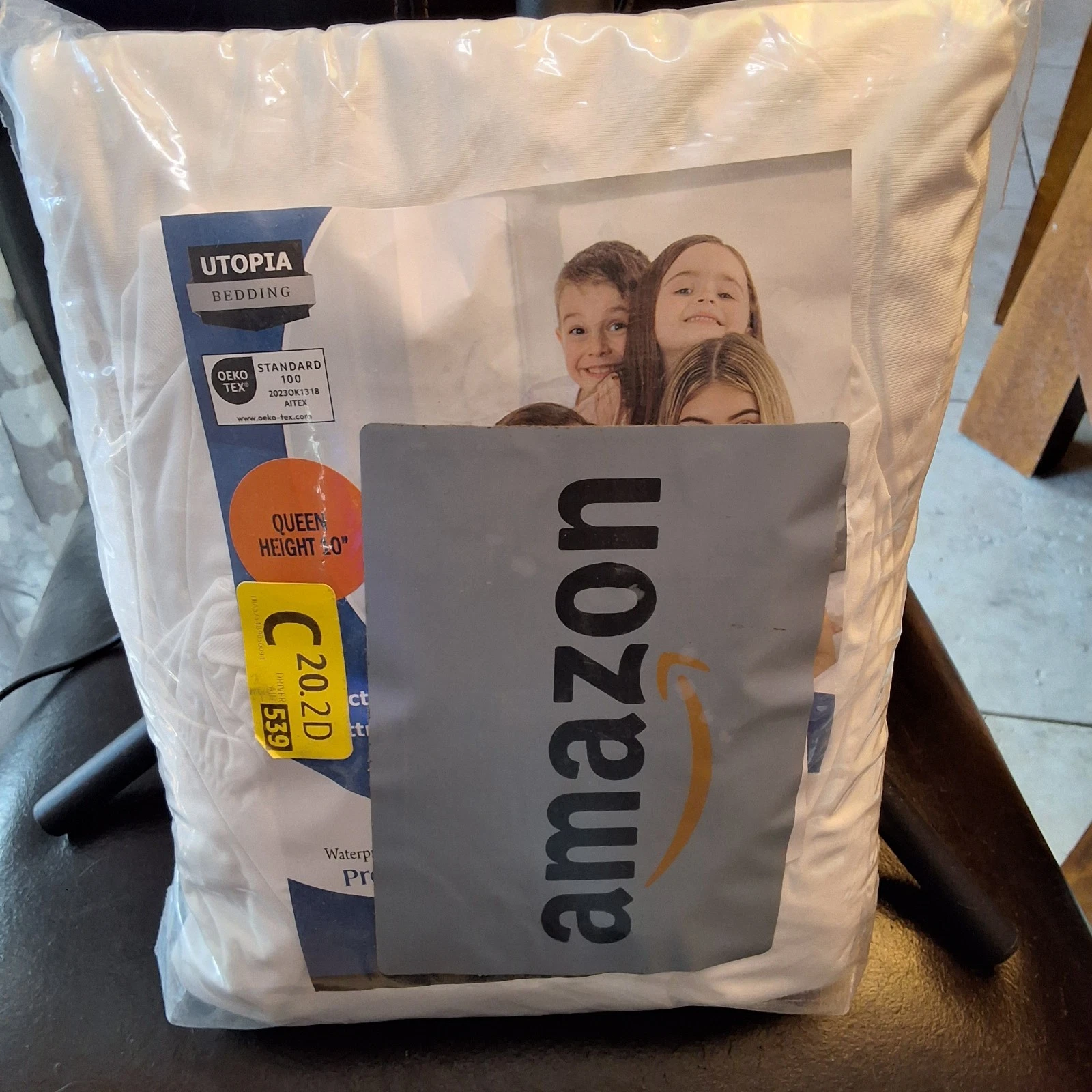 Utopia Bedding Waterproof Mattress Protector Queen 100 % Polyester