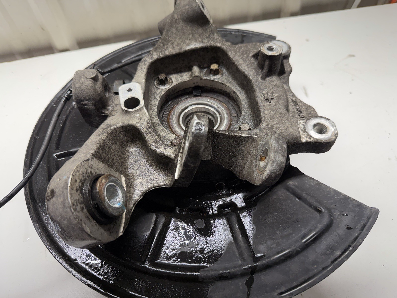 2014-2019 Maserati Ghibli AWD Rear Right Spindle Knuckle Hub OEM