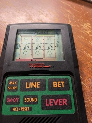 1993 CAESAR'S PALACE Hand Held Slots Game TIGER Electronics w/Sound  Working