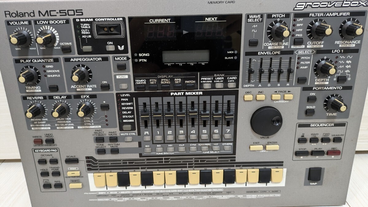 Roland MC-505 Groovebox リズムマシン（ジャンク品）