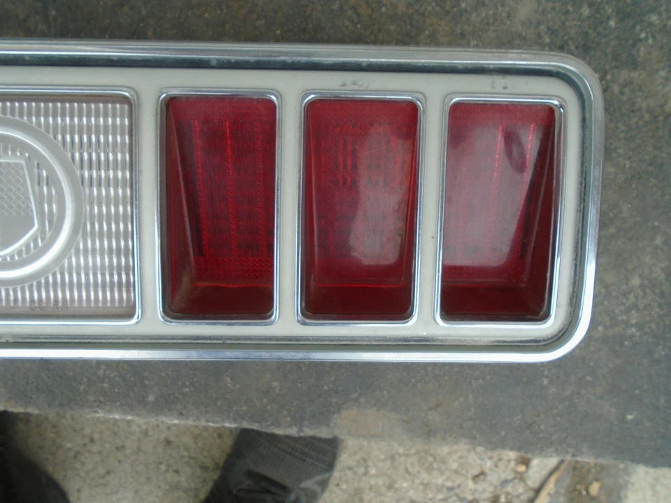 74 75 76 77 DODGE ROYAL MONACO BROUGHAM RIGHT TAIL LIGHT NICE - Image 4 of 4