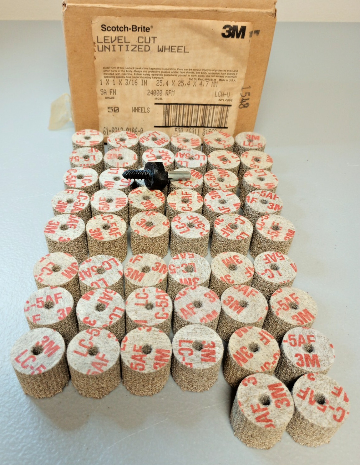 Scotch-Brite&trade; Cut and Polish Unitized Wheel 1  x 1 x 3/16 - 5A FIN (50 Pieces)