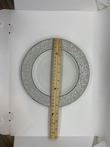 Mikasa Fine China L3438 Parchment Salad Plates - Thailand - NEW - Set of 2 - Picture 3 of 8