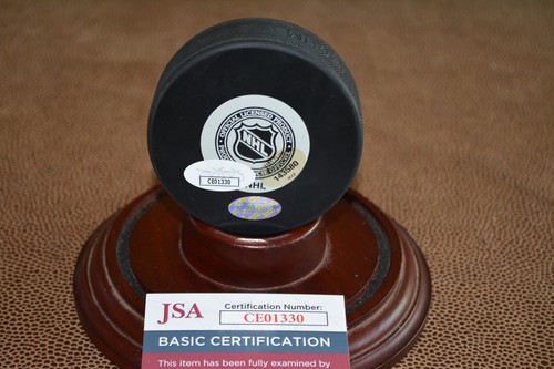 Jaromir Jagr Pittsburgh Penguins Autographed Puck JSA Authentication - Picture 2 of 2