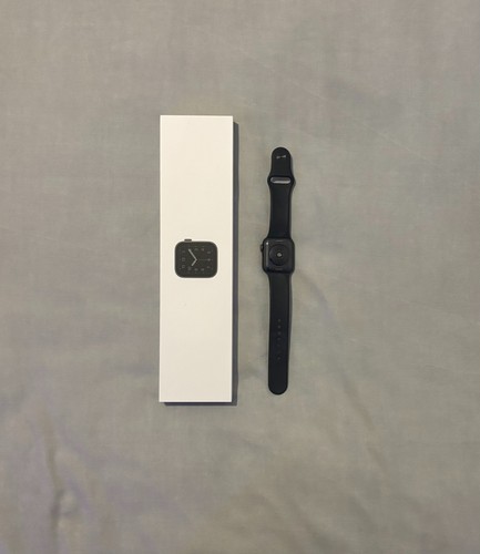 Apple Watch SE 1st Generation - GPS - 40mm - Midnight - 85% BH - Extra Strap - Picture 4 of 5