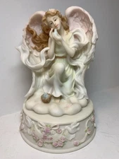 Seraphim Classics 2002 Limited Edition The Angel Of Love With Base Roman Inc