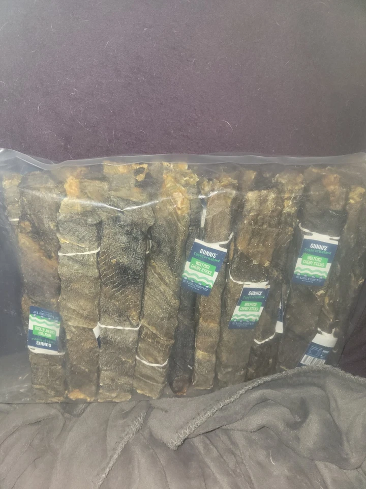 Bolsa de 25 palitos de pescado crujientes de piel de lobo de 8" de largo. Gran calidad de Islandia  Foto 3 de 3