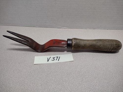 Vintage Hand Weeder / Dandelion Puller Made in England 10.5 Long Garden Tool (Lo