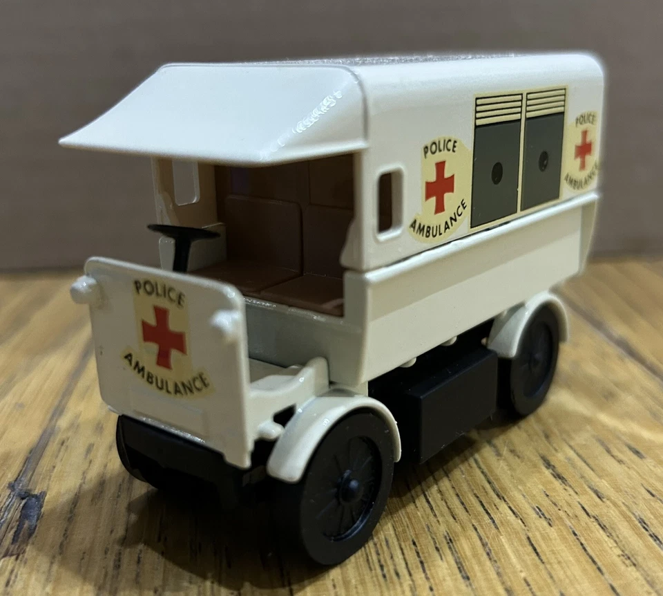 DISEÑO GERRY FORD - AMBULANCIA POLICÍA ELÉCTRICA WALKER CAJA DE CERILLAS NO ORIGINAL Y-29 Foto 3 de 4