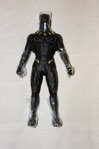 Figura corporal de acción Erik Killmonger MMS471 Black Panther Hot Toys coleccionable 1/6