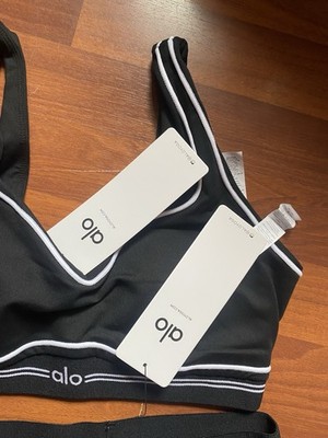 Alo ホワイト1とブラック1セット Alo Yoga black and white sportswear