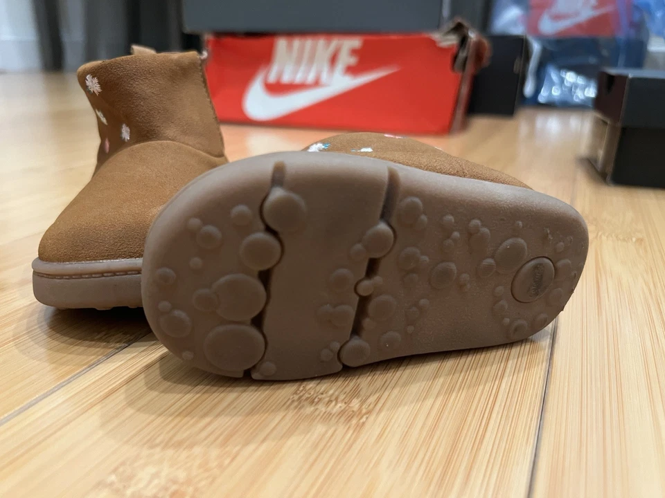 Botas Carter's para niña pequeña Foto 4 de 4