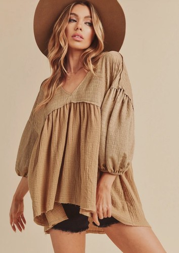 Aemi+Co Ribbed Gauzy High-Low Frayed Hem V Neck Blouse Size Medium