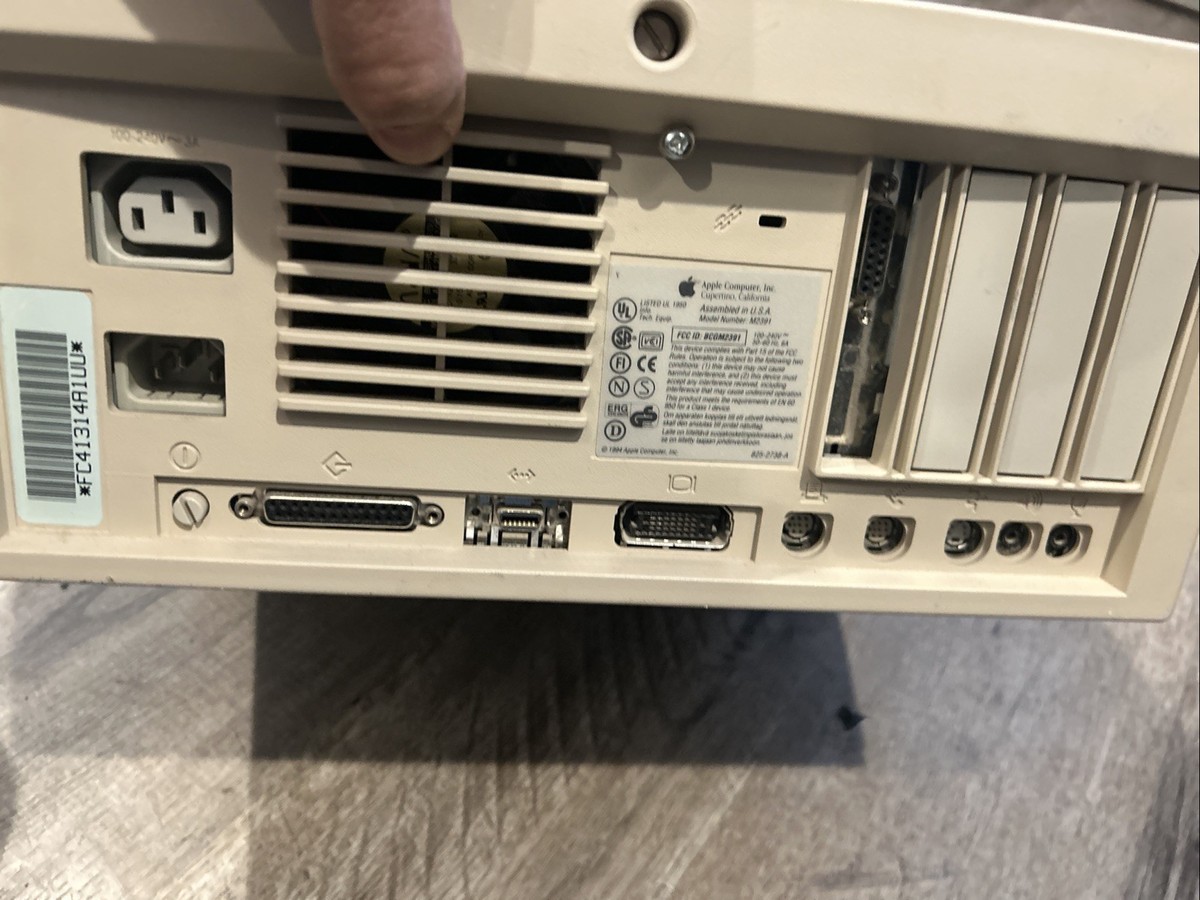 VINTAGE OLD TECH Apple Power Macintosh 7500/100 PowerPC AS IS