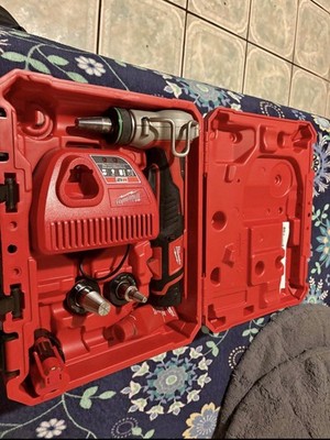 Kit de Herramientas de Expansión ProPEX Inalámbrico Milwaukee M12 12V