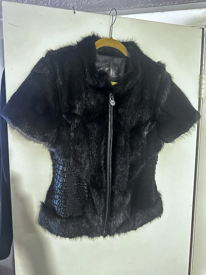 NUEVO SIN ETIQUETAS. Auténtico chaleco Philipp Plein de piel y cuero negro. Talla L. Foto 2 de 4