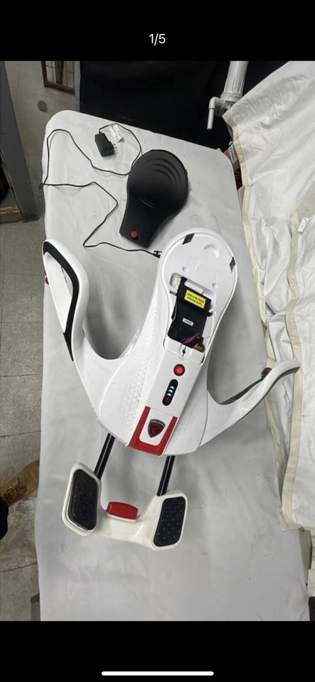 Rollplay 24V Nighthawk NexGen Powered Ride-On - Blanco Foto 4 de 4