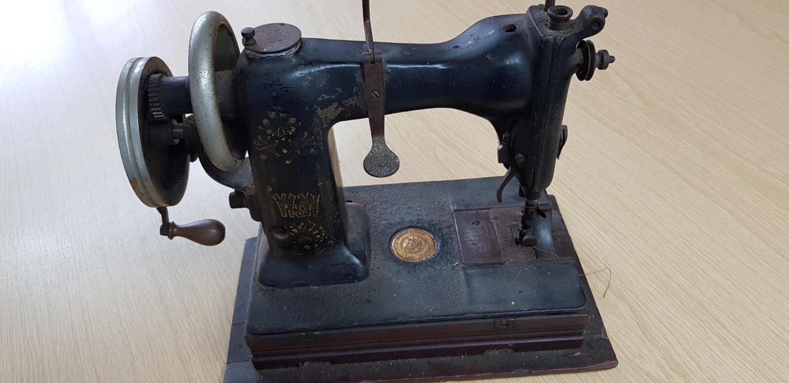 Antique c1895 Wheeler and Wilson USA D9 Hand Crank Sewing Machine