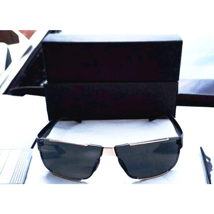 Gafas de sol Porsche design p8509 B brazo negro marco dorado lentes grises hechas en Italia Foto 2 de 4