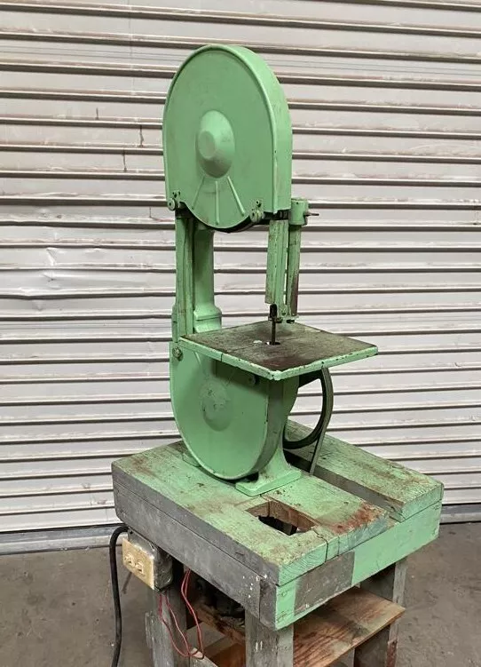 Old bandsaw machine outlet