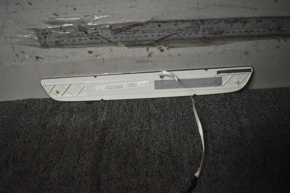 Mercedes Benz C 63 AMG S 2015-2021 base placa de desgaste lado izquierdo fabricante de equipos originales Foto 4 de 4