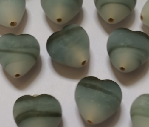 20 Stunning Frosted Glass Black Beads, Puffed Heart, 15mm Jewellery making - Picture 2 of 5