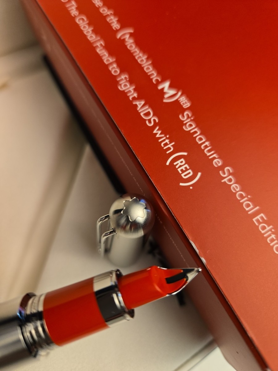 Fountain Pen Montblanc M Red Signature 113622 in Palladium With