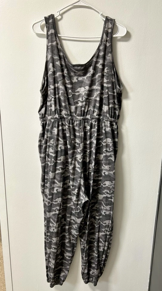 Macacão camuflado feminino 2XL com bolsos usado bom estado - Imagem 3 de 3