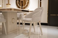 Elegante Beige StüHle Aus Textil-Holz Im Zeitlosen Design