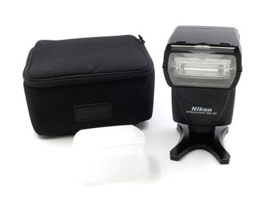 NIKON SPEEDLIGHT SB-700 BLITZGERÄT, MIT LEICHTEN GEBRAUCHSSPUREN