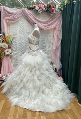 Hochzeit Ballkleid Couture Perlen bestickt Kapelle Schleppe Elfenbein Größe 12 UK