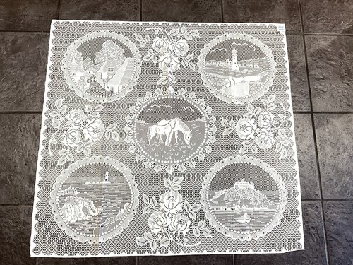 Vintage White Lace Patterned Tablecloth Lighthouse Countryside Scenes (S) - Picture 4 of 24