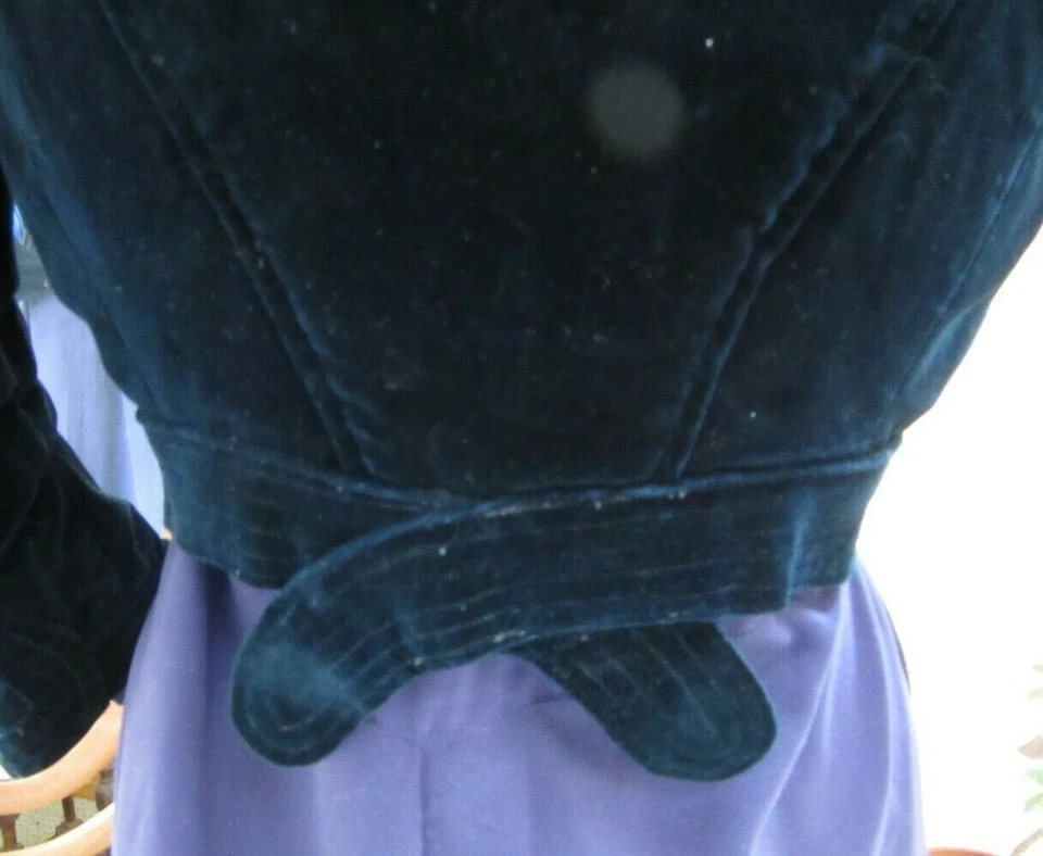 Chaqueta eduardiana de terciopelo azul profundo Foto 4 de 4