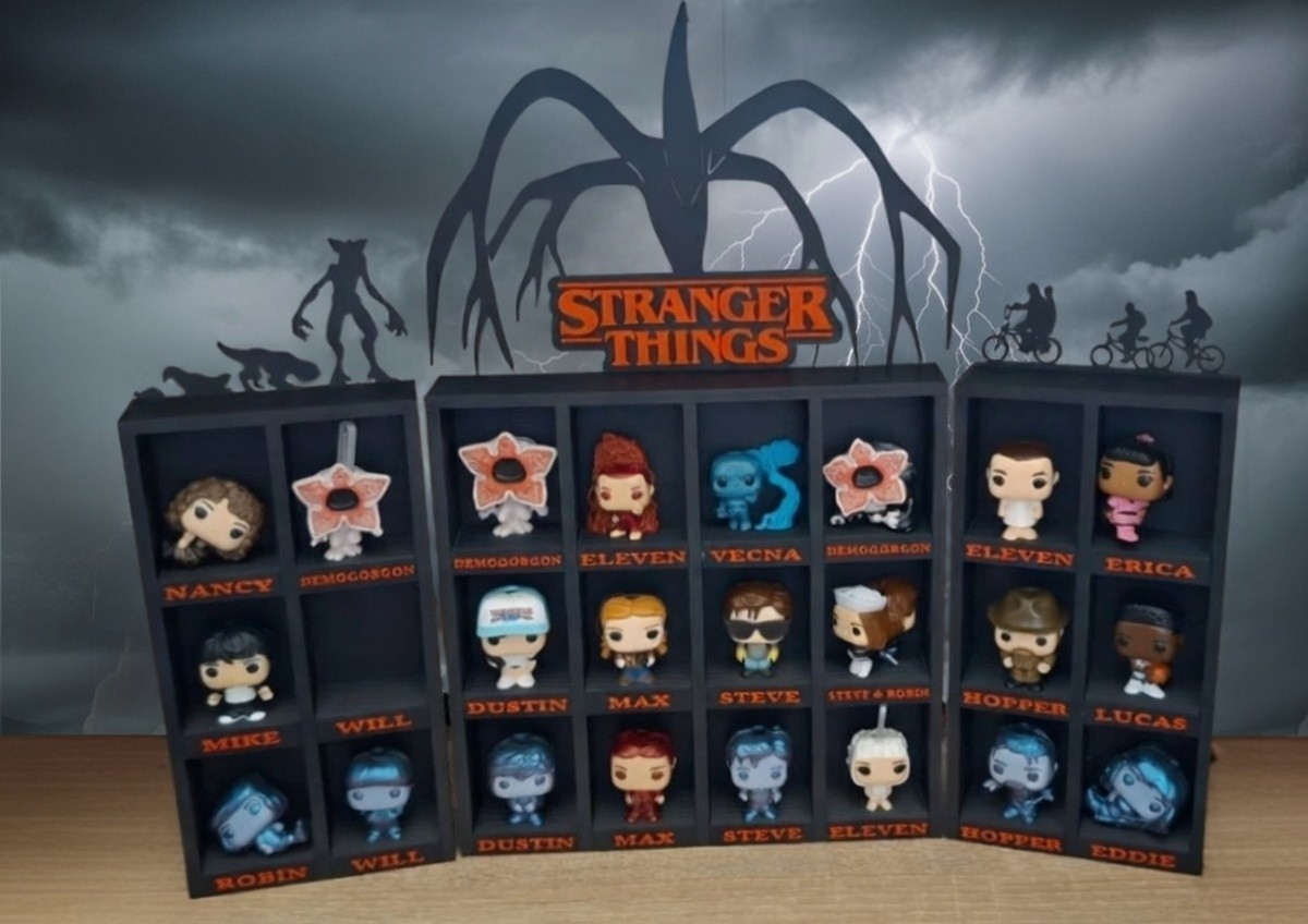 Expositor Stranger Things - Funkos de Huevos Kinder Joy Colección Estanteria