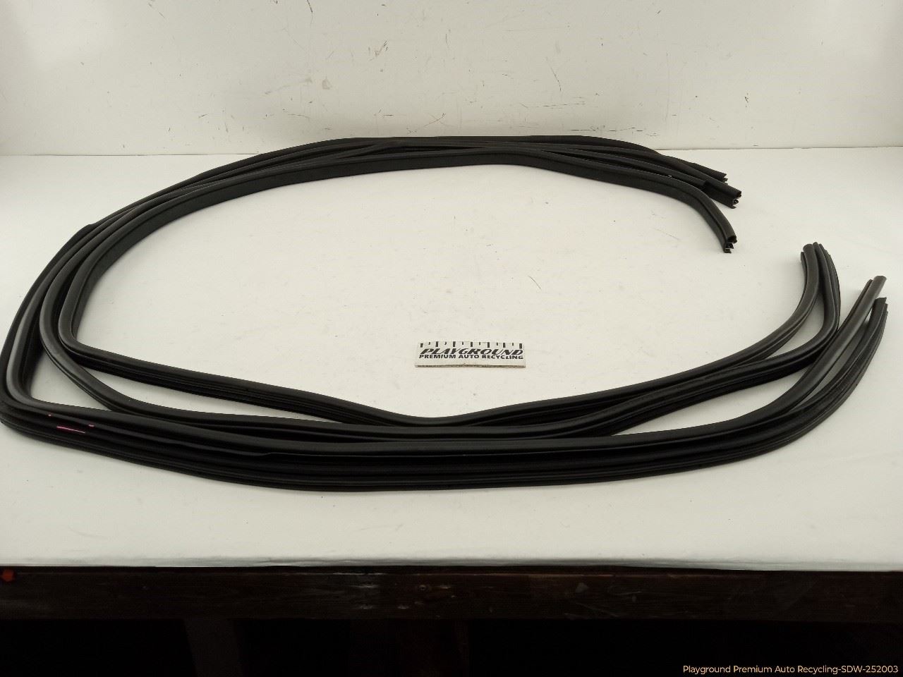 Land Rover LR2 Set Of 4 Upper Door Window Molding Weather Strip Seal Fits 08-15