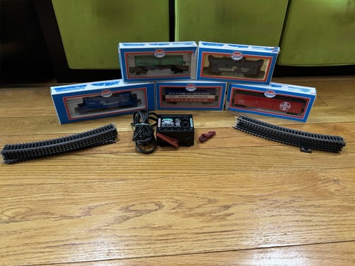 Escala HO Conrail 8429 Loko - MP 6824 Juego completo de vías de tren RTR y fuente de alimentación | Condition: Used